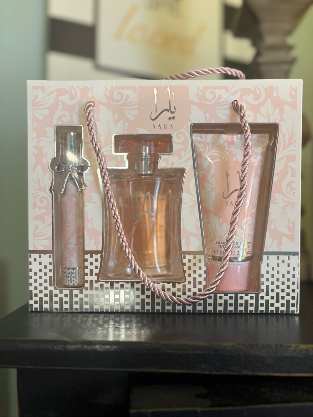 Ara Yara Pink Gift Set with Rose-Gold Rope Handle